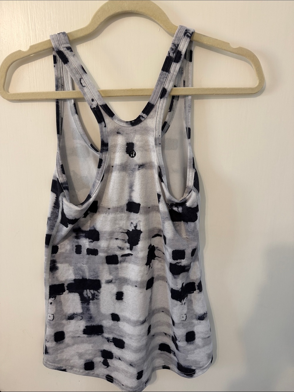Lululemon size 4 Tie-Dye Racerback Tank Top - Picture 3 of 3